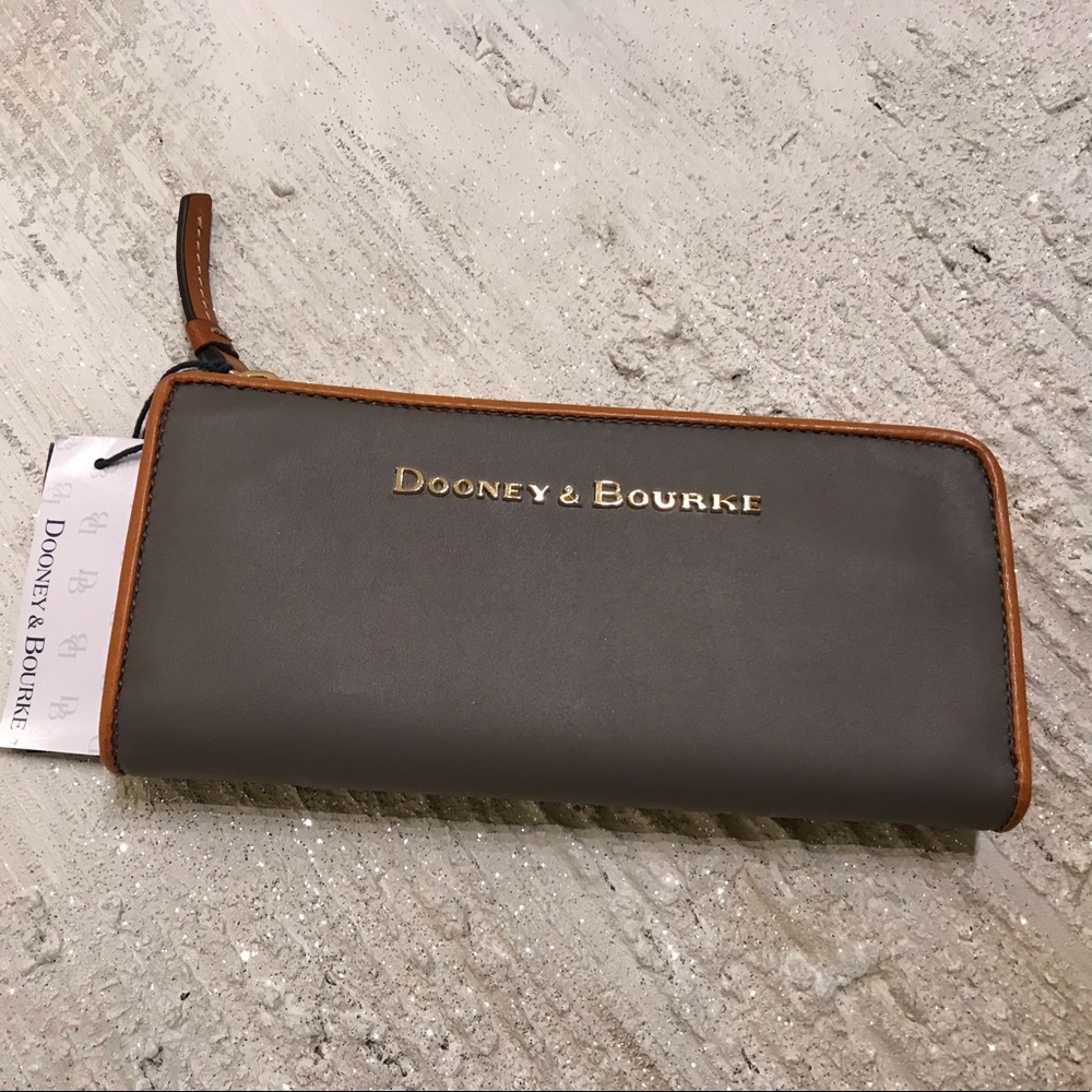 DOONEY & BOURKE  clutch.